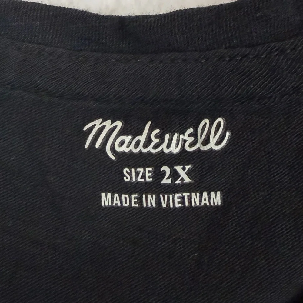 MADEWELL • Black V-Neck Sleeveless Basic Tank Top, 2X - Picture 7 of 8